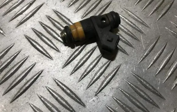 Renault Megane I Fuel injector h029611 1086b10094