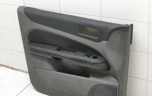 Ford Focus Front door card panel trim 4M51A23943C P9Z1A