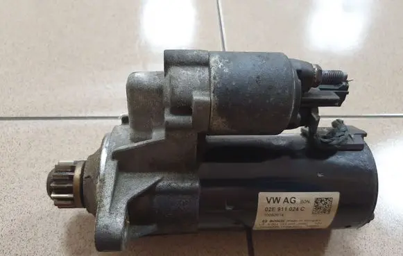 Volkswagen PASSAT CC Starter motor 02E911024C
