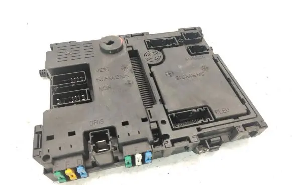 Peugeot 206 Fuse module 9626460880 05872300G