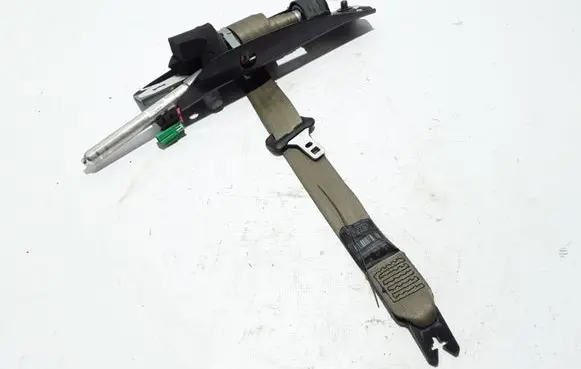 Volvo XC70 Front seatbelt 39811489