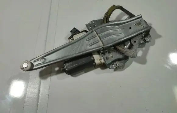 Toyota Avensis T250 Sliding door window regulator with motor 