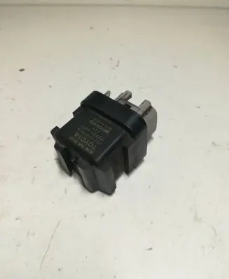 Toyota Yaris Glow plug pre-heat relay 2861067010 1567000671