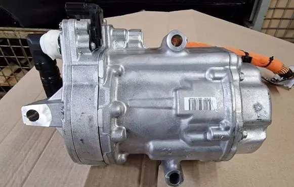 Renault Alaskan Air conditioning (A/C) compressor (pump) 0424001412