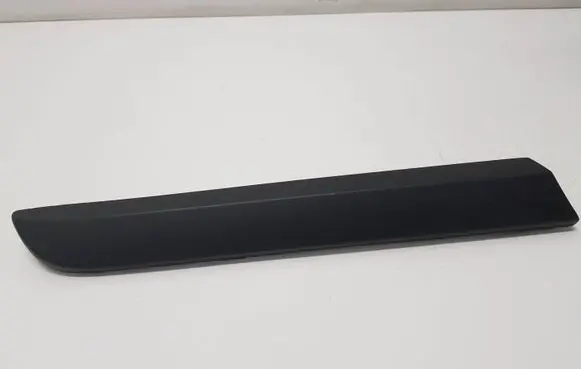 Rear fender molding trim