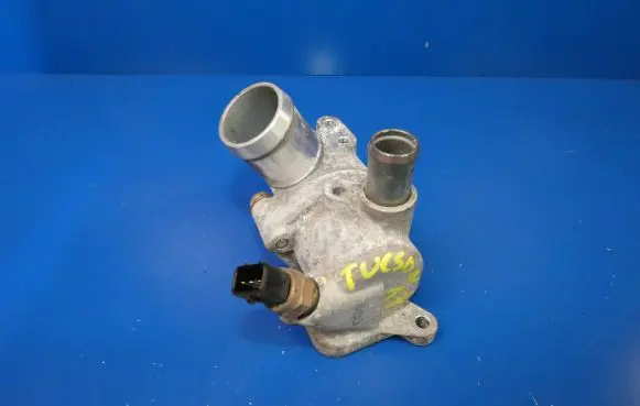 Hyundai Tucson TL Thermostat housing 