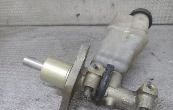 Master brake cylinder