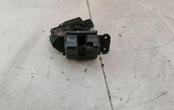 Toyota Prius+ (ZVW40) Tailgate/trunk/boot lock/catch/latch 215D6