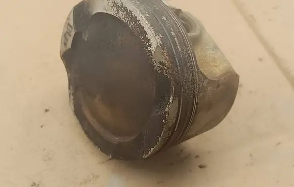 BMW 6 F06 Gran coupe Piston 89L106