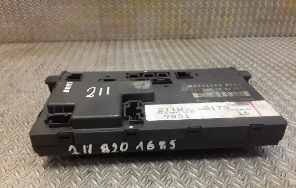 Mercedes-Benz E W211 Door control unit/module 2118201685 A2118201685