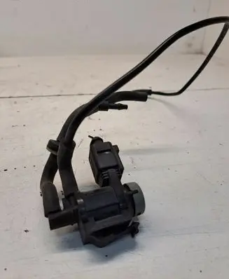 Volkswagen PASSAT B6 Vacuum valve 1K0906283A