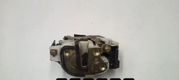 Mitsubishi Lancer X Front door lock 