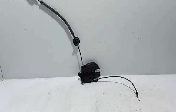 Renault Captur Rear door lock 825012422R