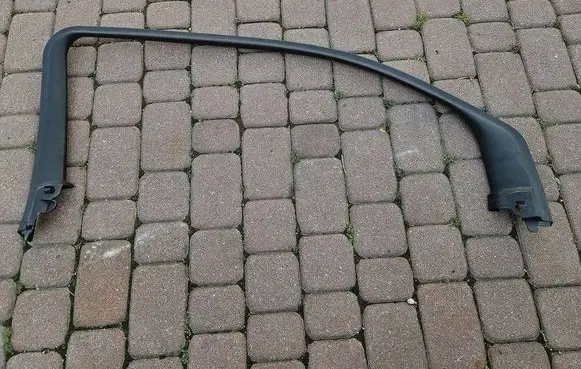 Opel Adam Front door glass trim molding 13351100-