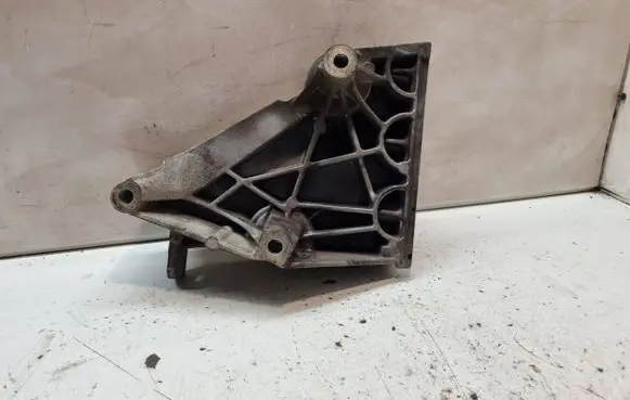 Skoda Fabia Mk1 (6Y) Engine mounting bracket 038199207AJ