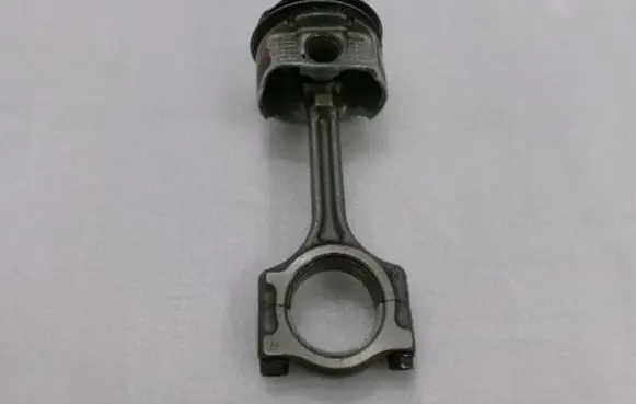 Renault Captur Piston with connecting rod 120104242R