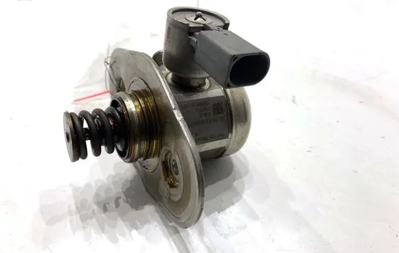 BMW 3 GT F34 Fuel injection high pressure pump 7584461