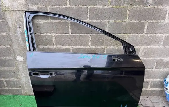 Seat Leon (5F) Front door 