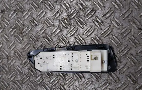 Toyota Auris 150 Electric window control switch