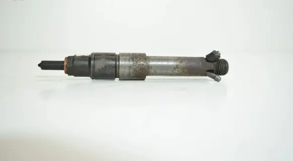 Audi A6 S6 C4 4A Fuel injector 028130202P