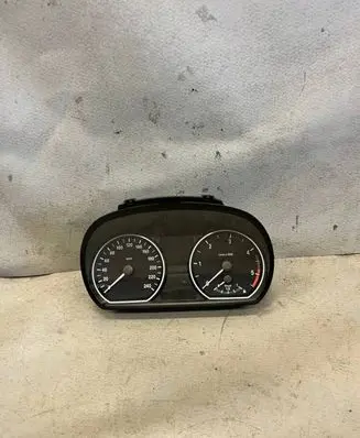 BMW 1 E81 E87 Speedometer (instrument cluster) 916682102H