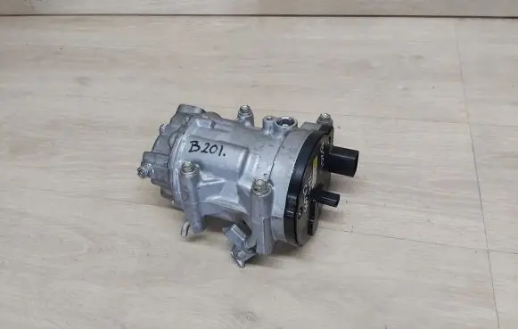 Toyota Yaris XP210 Air conditioning (A/C) compressor (pump) DENSO042400-0741