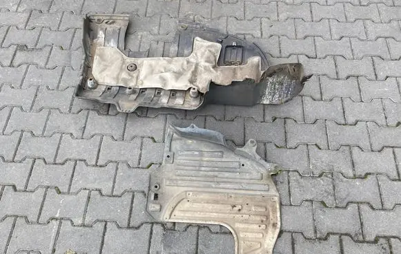 Honda CR-V Center/middle under tray cover