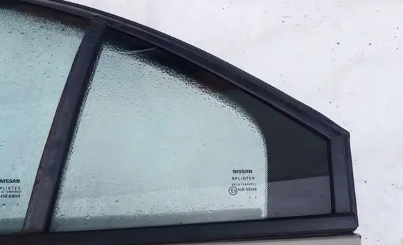 Rear vent window glass