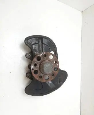 Mercedes-Benz E C207 W207 Front wheel hub A2044200844