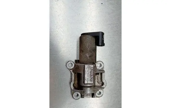 Volvo S80 Camshaft speed sensor 8670422