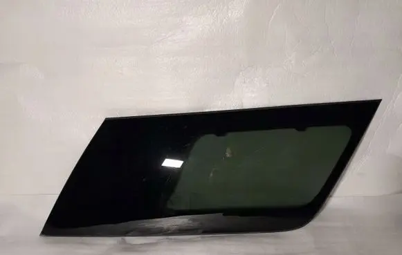 KIA Carnival Front triangle window/glass 