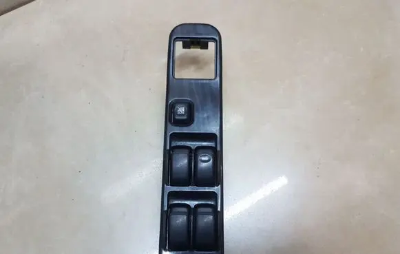Mitsubishi Pajero Sport I Electric window control switch MR653960X5
