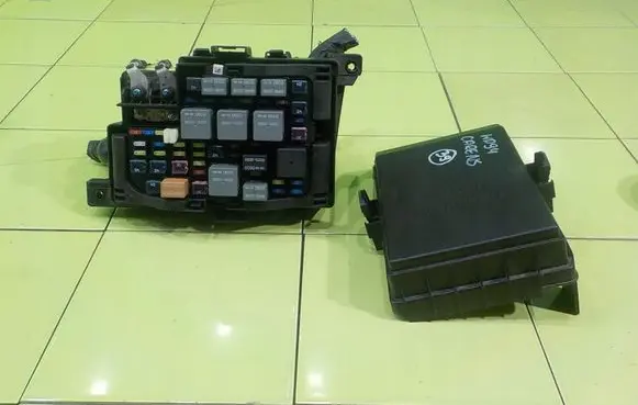 KIA Carens II Fuse box set 919501D240 WP94