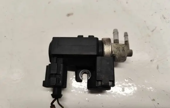 Audi A4 S4 B7 8E 8H Turbo solenoid valve 8E0906627 72290313