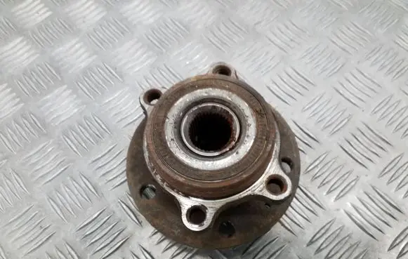 Volkswagen Golf VI Front wheel bearing hub 
