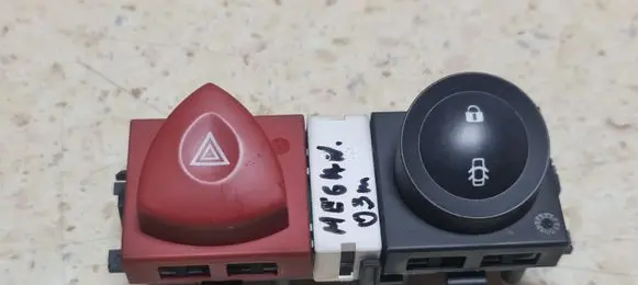 Renault Megane II Hazard light switch 8200107808 8200109723 8200095493