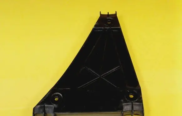 Rear bumper mounting bracket