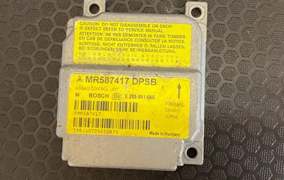 Mitsubishi Colt Airbag control unit/module MR587417 0285001685