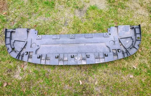 Renault Trafic III (X82) Engine splash shield/under tray 214774423R