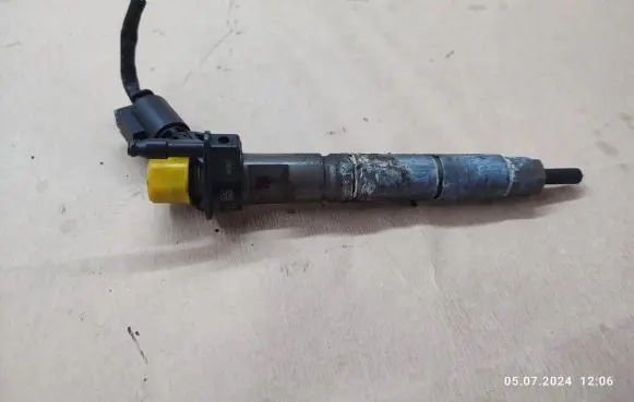 Mercedes-Benz ML W164 Fuel injector 0445115027
