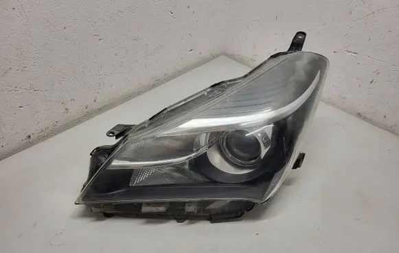 Toyota Yaris Headlight/headlamp
