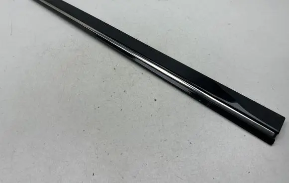 Mercedes-Benz B W245 Front door trim (molding) A1696983662