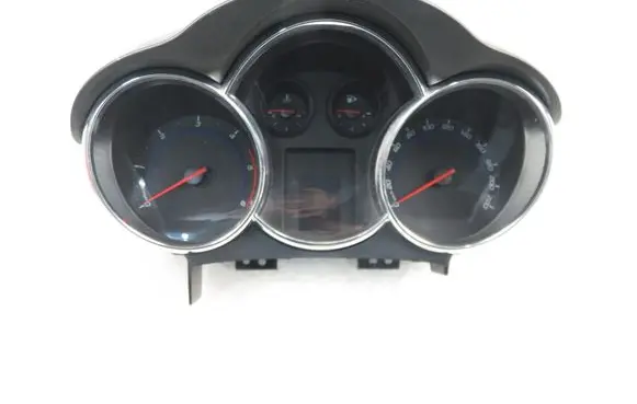 Chevrolet Cruze Speedometer (instrument cluster) 95981272