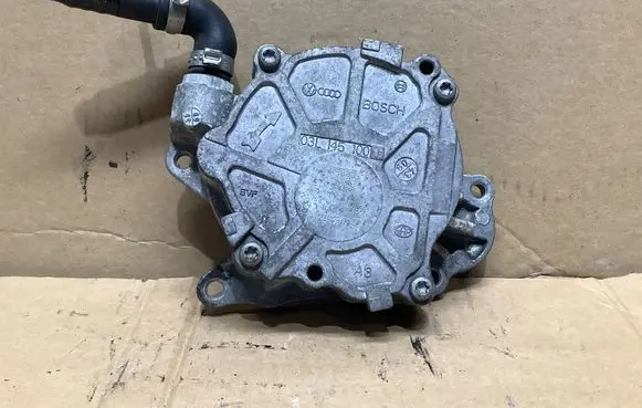 Audi A4 S4 B8 8K Vacuum pump 03L145100F