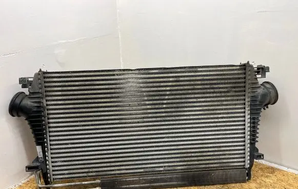 Opel Insignia A Intercooler radiator 13241751 P1831002
