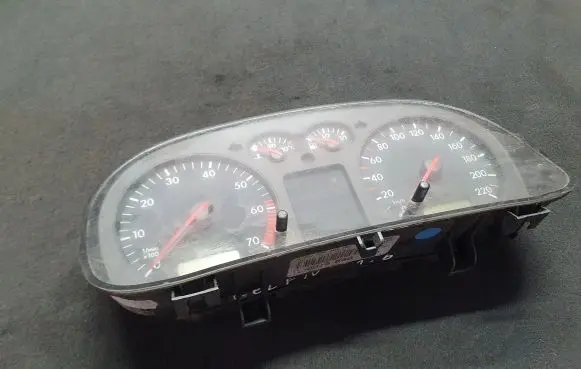 Volkswagen Golf IV Speedometer (instrument cluster) 1J0919860 0263604001