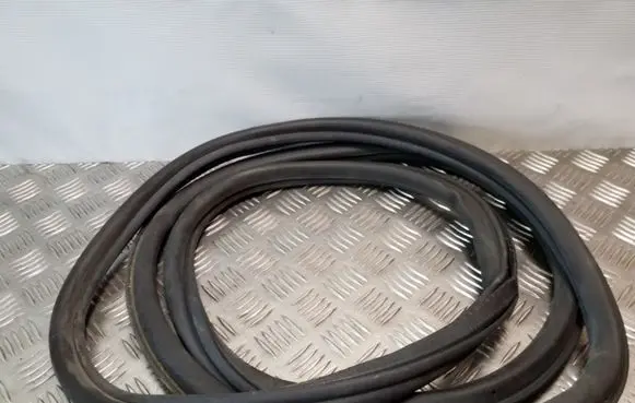 Trunk rubber seal (body)