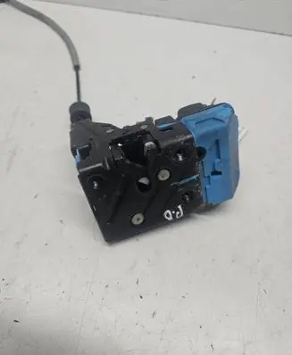Volvo V70 Front door lock 30663042
