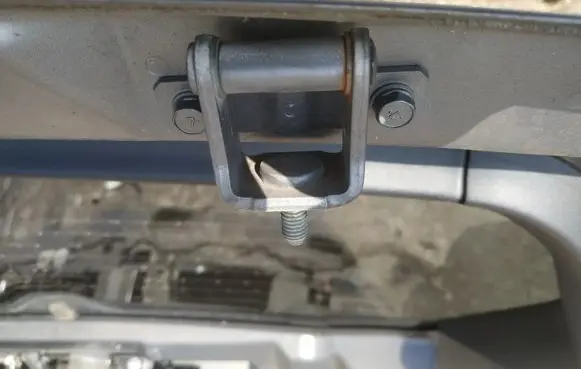 Mitsubishi Outlander Tailgate/trunk/boot hinge
