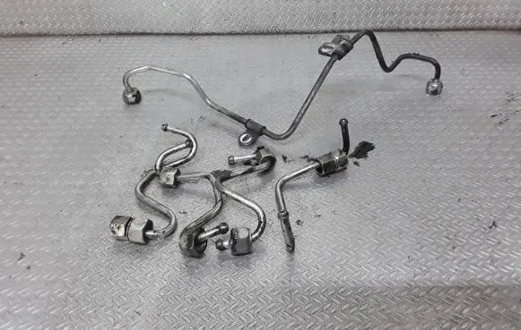 Renault Laguna III Fuel injector supply line/pipe 